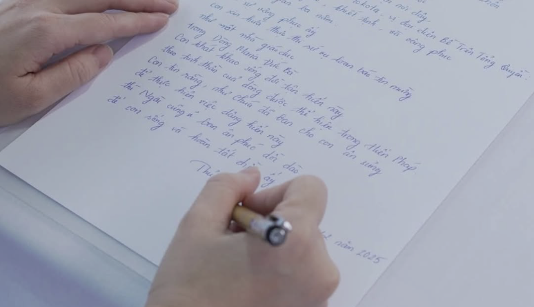 Tại Sao Lại Buộc Phải Viết Tay?